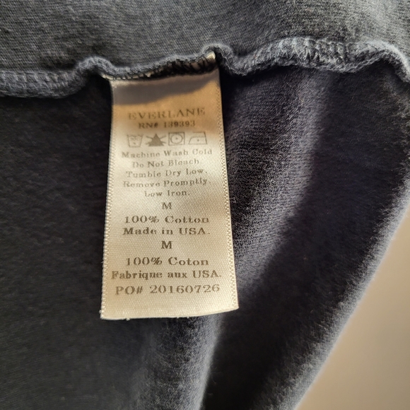 Everlane Black V Neck Work Wear Uniform Shirt size Large - Picture 4 of 4